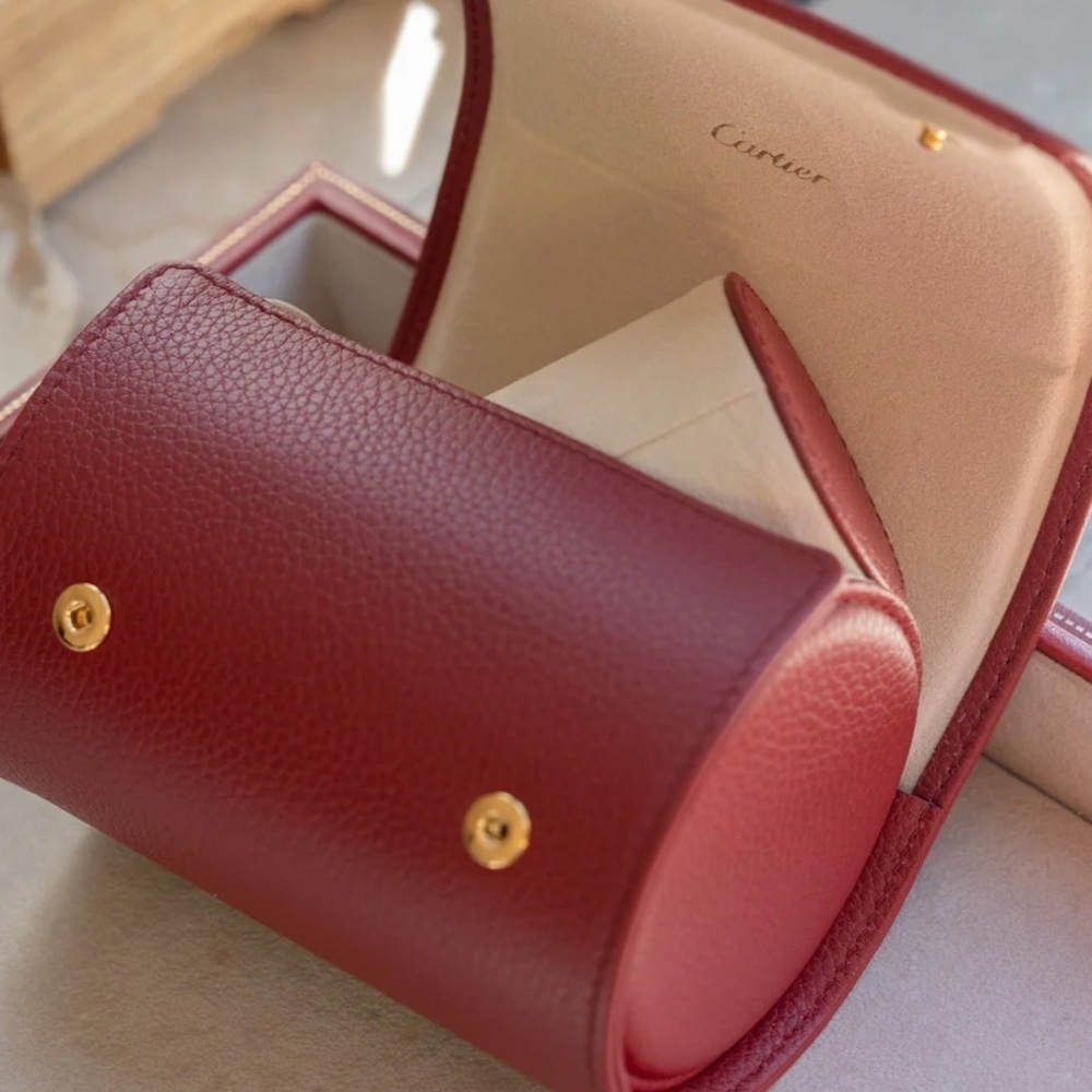 FASHION JEWEL BOX Red Calf Leather Oval Watch Case - Picture 6 of 6